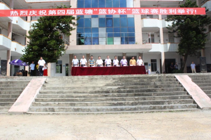 进一步普及和提高我镇篮球竞技水平,10月1日至6日,我镇在蓝塘中学成功
