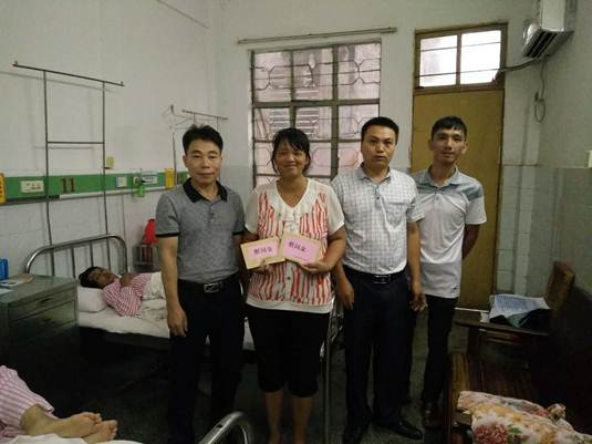 扶贫简报45:观湖街道办党工委书记曾无非率队