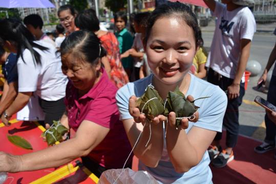 2017年5月30日，紫金县文化馆和紫金县宝城在宝城商业广场举行中国文化遗产日暨我们的节日：端午主题活动2.JPG